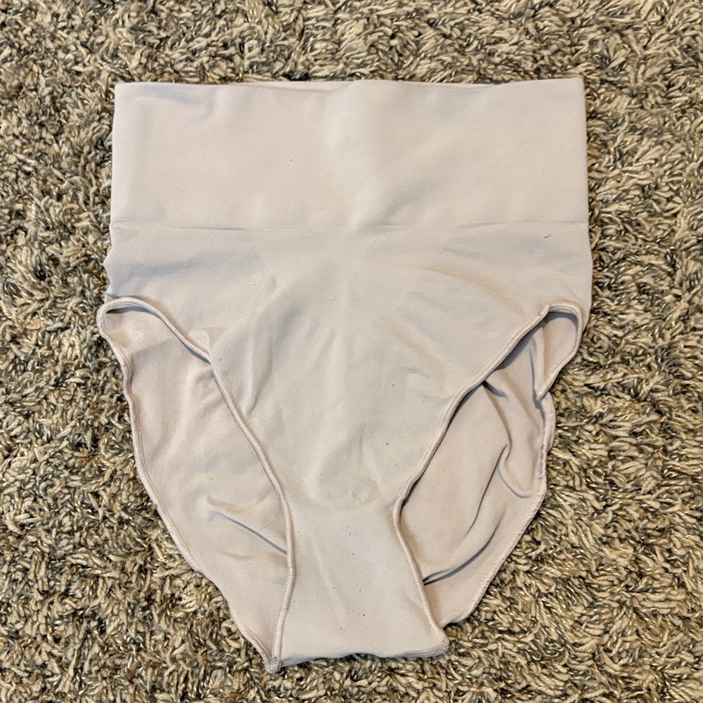 SKIMS Cream L/XL Garment